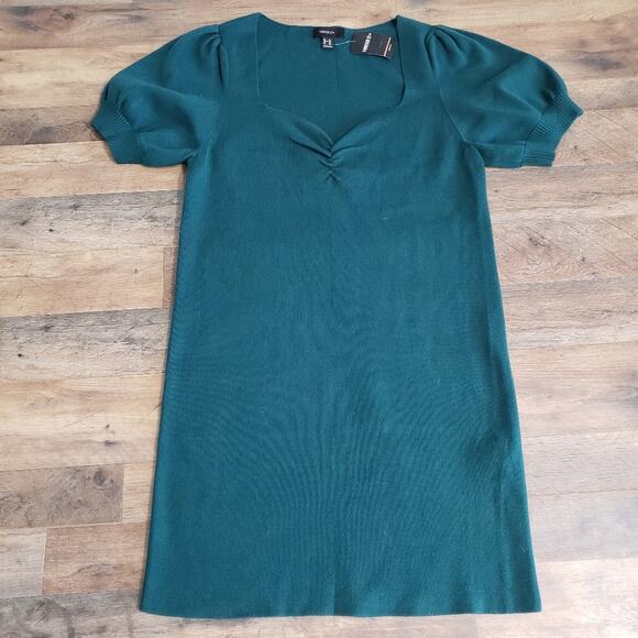 Forever 21 Dresses & Skirts - NWT Forever 21+ Knit Emerald Ruched V-neckline Short Sleeve Ribbed Midi Dress